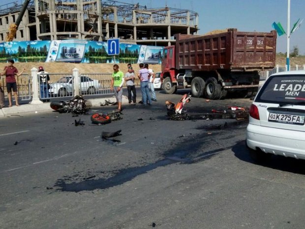 Toshkentda mototsiklning kamazga borib urilishi oqibatida yosh yigit halok bo‘ldi (foto)