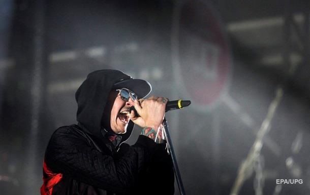 Linkin Park янги клипини марҳум яккахони хотирасига бағишлади