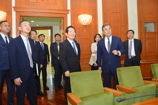 Senat raisi Janubiy Koreya delegatsiyasini qabul qildi