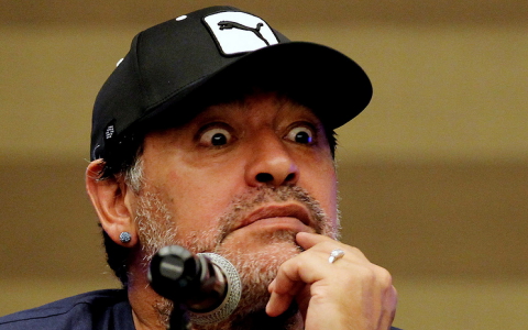 Diyego Maradona qizlarini sudga beradi