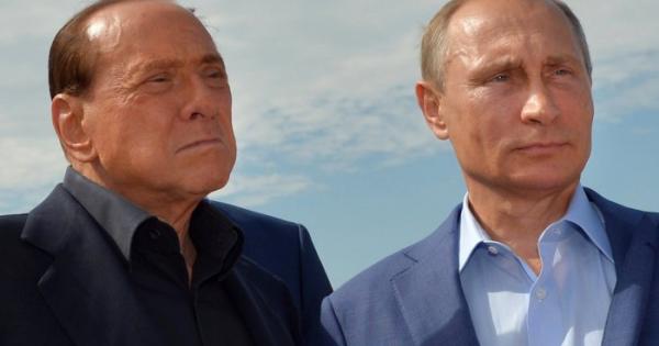 Berluskoni Putinga antiqa sovg‘a taqdim qildi