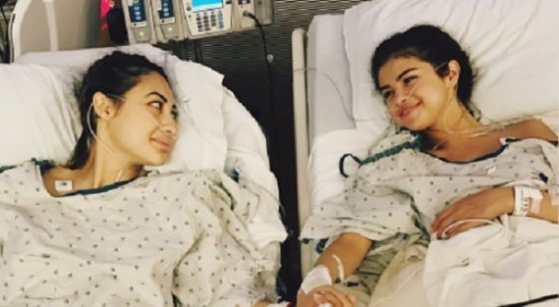 Selena Gomes og’ir operatsiyadan so’ng ilk bor omma qarshisiga chiqdi