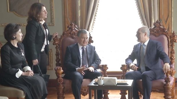 Video: Shavkat Mirziyoyev turmush o‘rtog‘i bilan Topkapi saroyiga bordi