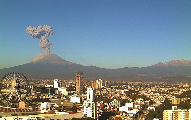 Meksikada vulqon otildi