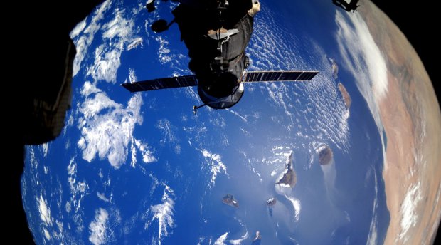 Италиялик астронавт Анлантика океанига метеорит қулаши акс эттирилган видеони интернетга жойлаштирди