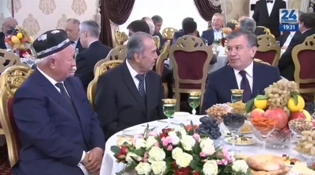 Prezident Sharof Rashidovga bag‘ishlangan xotira oshida ishtirok etdi (Video)