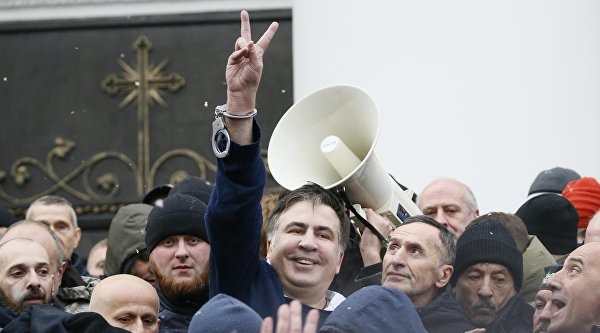 Саакашвили халқ томонидан озод этилди ва Рада олдида митинг ташкил қилди