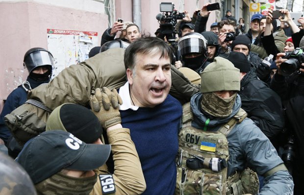 Tomlar bo‘ylab qochayotgan Saakashvili memga aylandi
