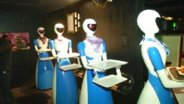 Hindistonda mijozlarga robot-ofitsiantlar xizmat qiladigan restoran ochildi