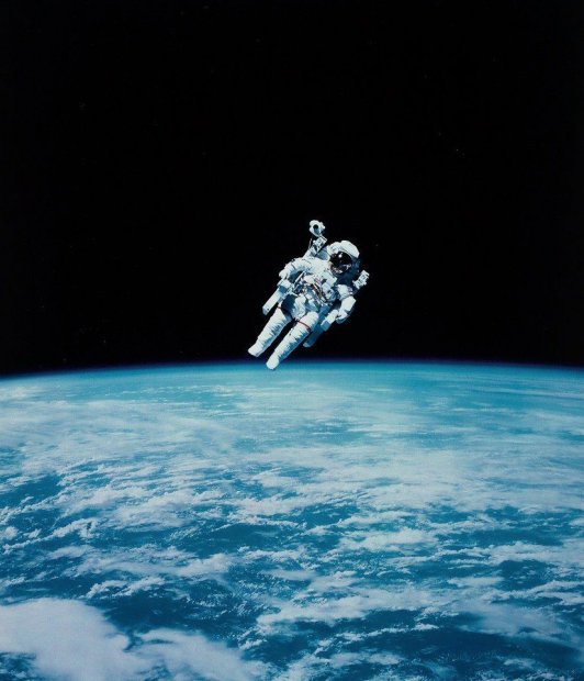 АҚШда NASA космонавти Брюс Маккэндлесс вафот этди