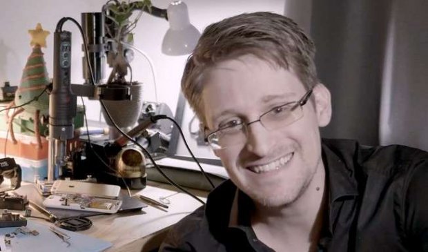 Эдвард Сноуден кузатувдан ҳимояловчи мобил иловани тақдим этди
