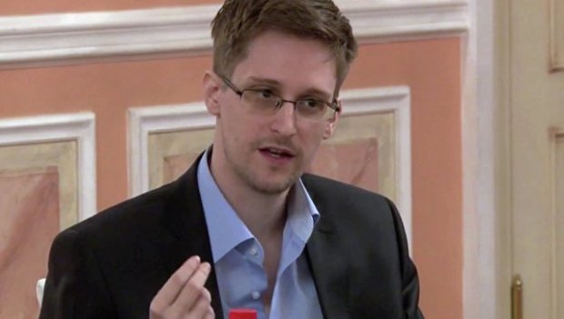 Сноуден кузатувдан ҳимояловчи иловани намойиш этди (видео)