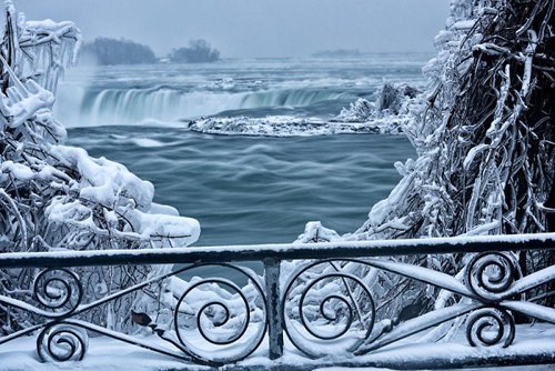 Tabiat mo’chizasi: Kuchli ayoz Niagara sharsharasini ertaknamo ko’rinishga keltirdi