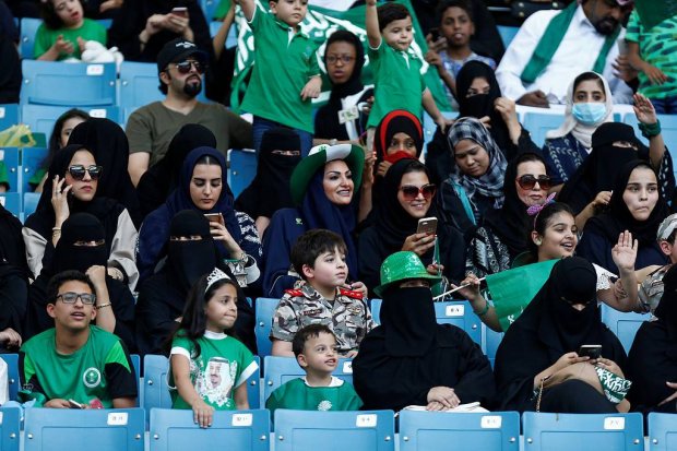 Saudiya Arabistonida ilk bor ayollar futbol o’yinlarini ko’rishga kelishdi