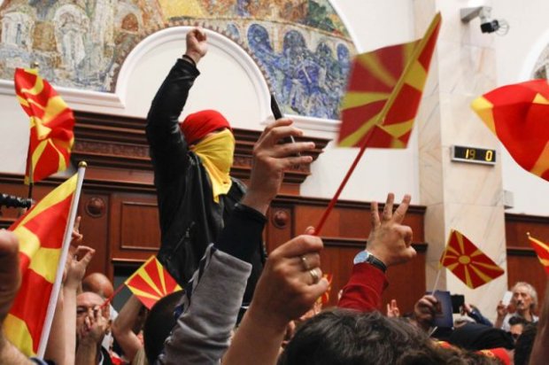 Македония мамлакатнинг янги номини кутилаётган референдумда аниқлайди