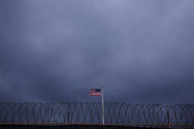 Трамп Гуантанамо қамоқхонасини ёпиб юбориш ҳақидаги қарорни бекор қилди