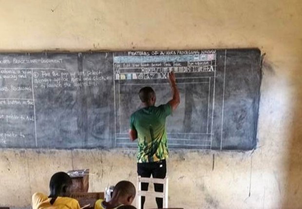 Afrikadagi qishloqda hayratlanarli informatika darsi (foto)