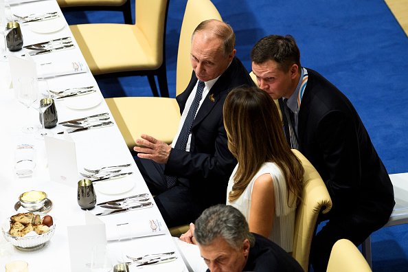 Putin Trampning rafiqasini qanday aldagani haqida hikoya qilib berdi