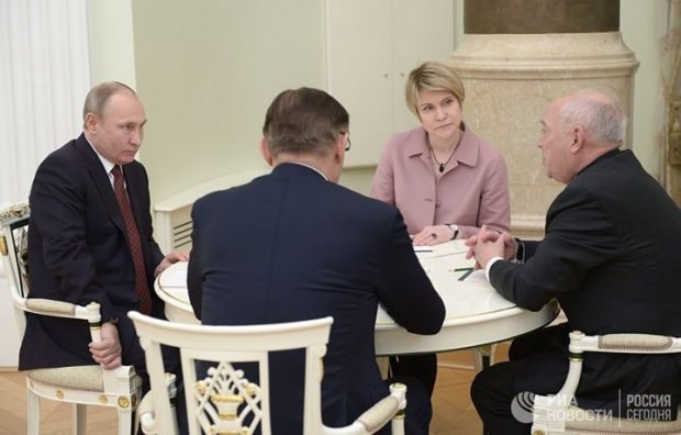 Путин ўзининг "устувор вазифалари"ни сўзлаб берди