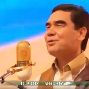 Turkmaniston prezidenti 80-yillar xitini ijro etdi (video)