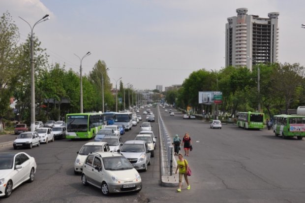 Статистика: Ўзбекистонда ҳар юз уй хўжаликка нечта автомобиль тўғри келиши маълум қилинди