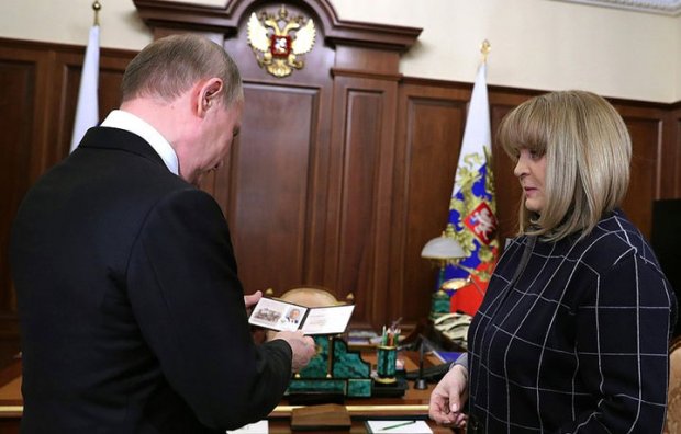 Putinga Rossiya prezidenti guvohnomasi topshirildi