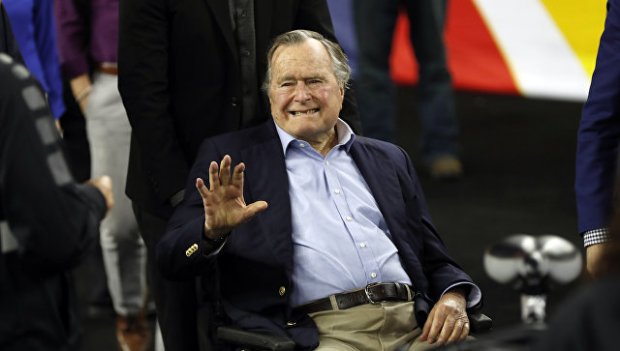 AQSh sobiq prezidenti katta Jorj Bush shifoxonadan uyiga qaytdi
