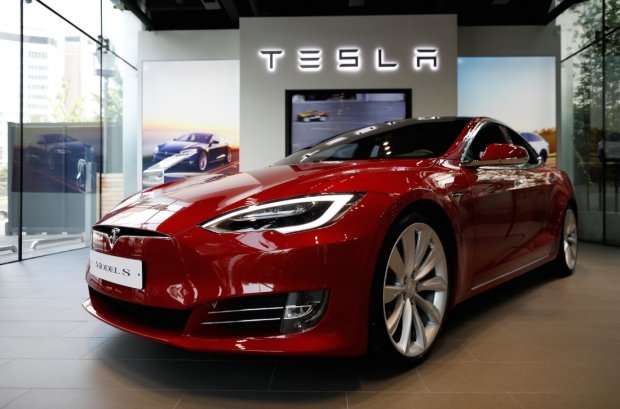 Tesla 123 мингта машинасининг қайтариб олинишида Bosch’ни айбламоқда