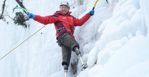 70 yoshli oyoqsiz xitoylik beshinchi urinishda Everestni zabt etdi (video)