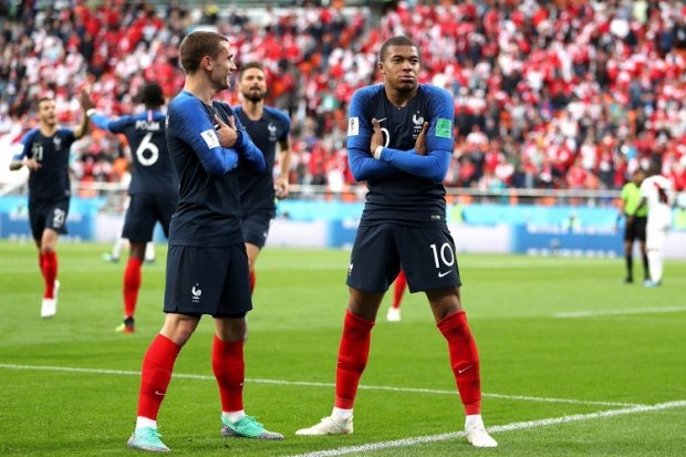 Франция кичик ҳисобда Перудан устун келди ва плей-оффга йўл олди