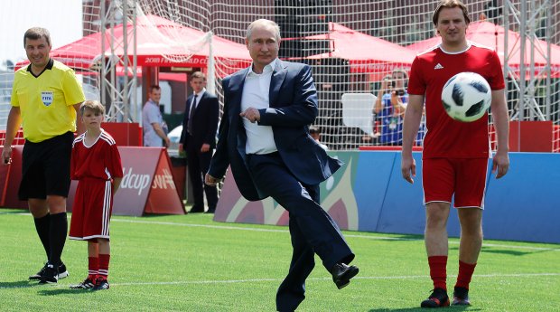 Vladimir Putin va Janni Infantino futbol o‘ynaganda (fotogalereya)