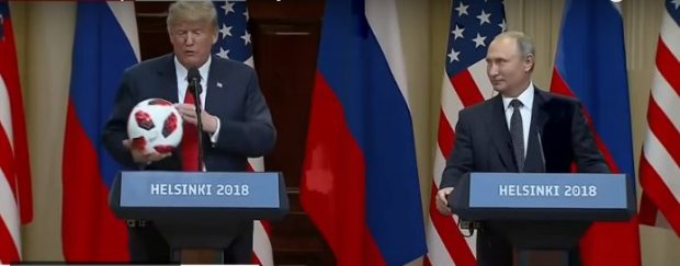 Трамп Путин совға қилган тўпни хотинига отди (+видео)