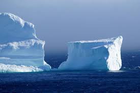 Ulkan aysberg qishloqqa katta xavf soldi (Video)