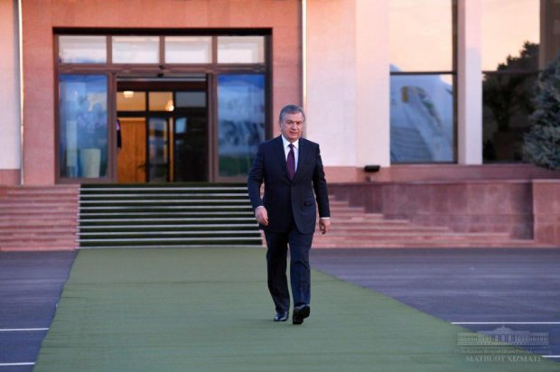 Shavkat Mirziyoyev Turkmanistonga jo'nab ketdi