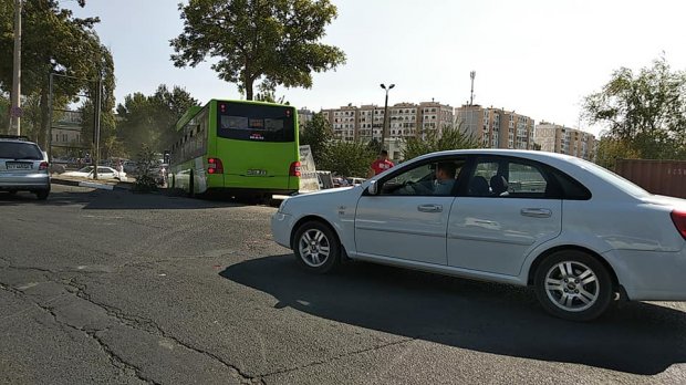 Toshkentda yana bir yoʻlovchi avtobusi YTHga uchradi (foto)