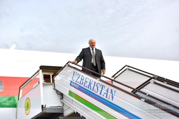 Aleksandr Lukashenko Oʻzbekistonga rasmiy tashrif bilan keldi