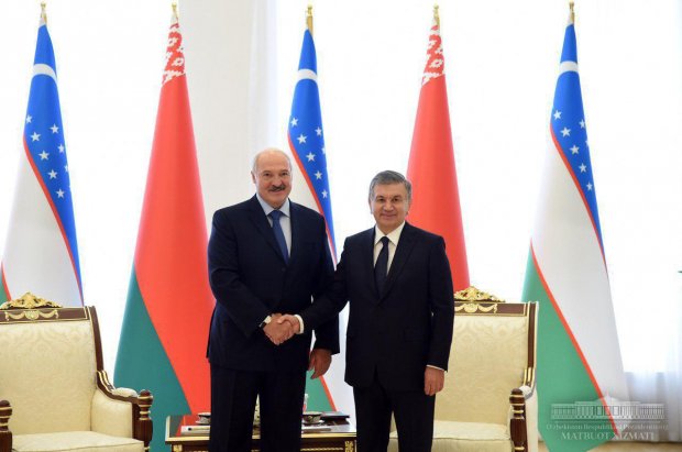 Лукашенко: "Ўзбеклардай савдо қилишни билганимизда, ҳозиргидан икки марта бойроқ бўлардик"