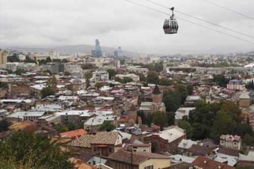Tbilisida 25 yoshli yigit 14-qavatdan tushib ketib ham tirik qoldi