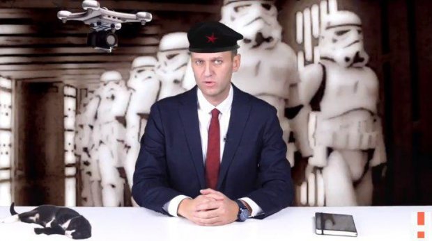 “Siz oʻgʻrisiz”. Navalniy Zolotovning duelga chorlovini qabul qildi (video)