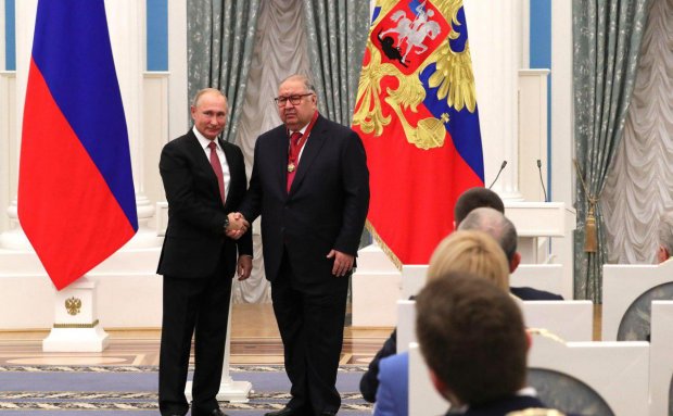 Putin Alisher Usmonov va uning rafiqasini orden bilan taqdirladi (foto)
