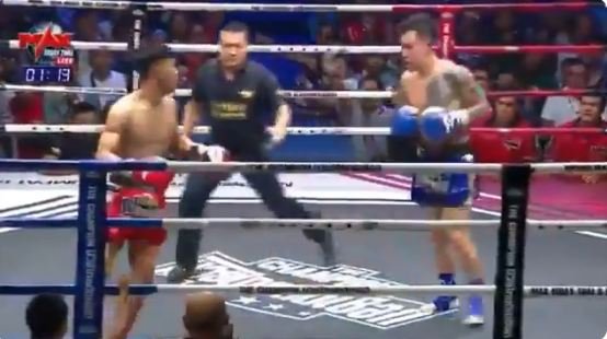 Таиландлик боксчи рақиби билан бирга ҳакамни ҳам нокаутга учратди (видео)
