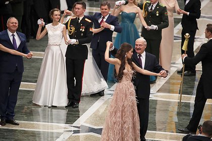 Беларусь президенти «Мисс Беларусь-2018» ғолибаси билан валс тушди