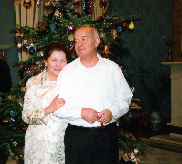 Islom Karimov va Tatyana Karimova 2016 yilni qarshi olmoqda