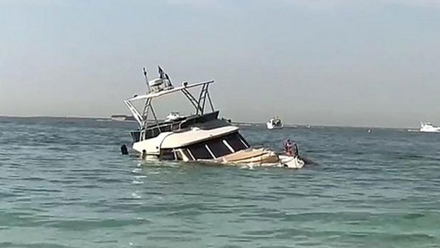 Дубайда нархи 1,5 миллион доллар турувчи яхта чўкиб кетди (видео)