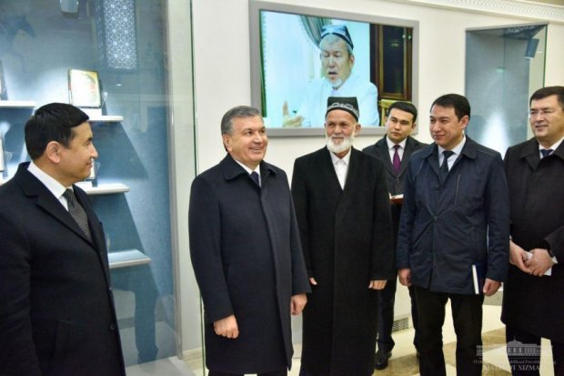 Shavkat Mirziyoyev Samarqanddagi o‘zaro hamohang ikki ilm maskanini ko‘zdan kechirdi (foto)