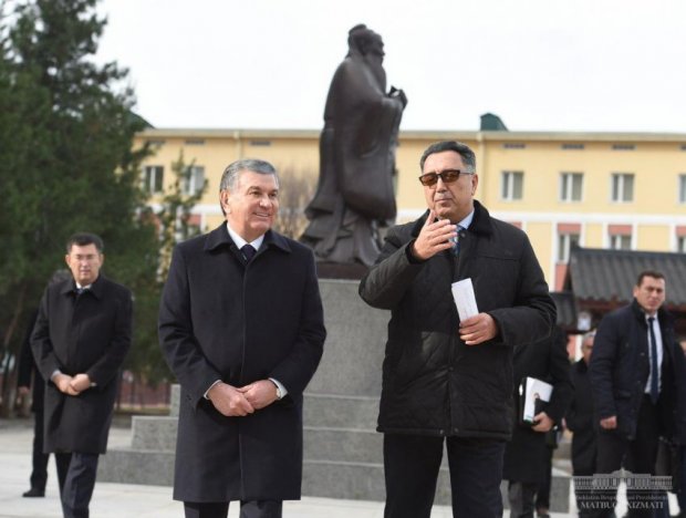Shavkat Mirziyoyev Samarqanddagi Konfutsiy maydonini ko‘zdan kechirdi (foto)