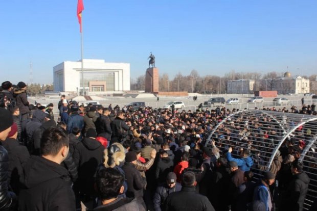 Бишкекдаги митингда қирғиз қизларини чет элликларга бермаслик талаб қилинди