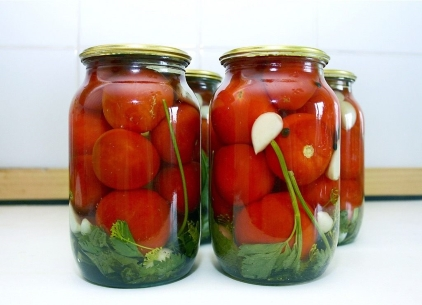 Jizzaxda 8 kishi pomidor konservasidan zaharlandi