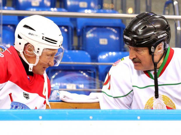 Путин ва Лукашенко бир жамоада хоккей ўйнашди (фото, видео)