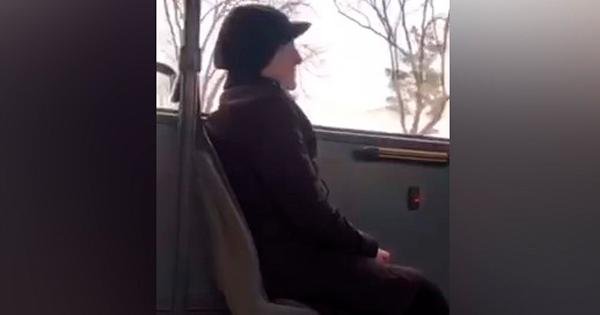 Toshkentda haydovchi va konduktor pensioner ayolni avtobusdan haydab chiqardi (video)